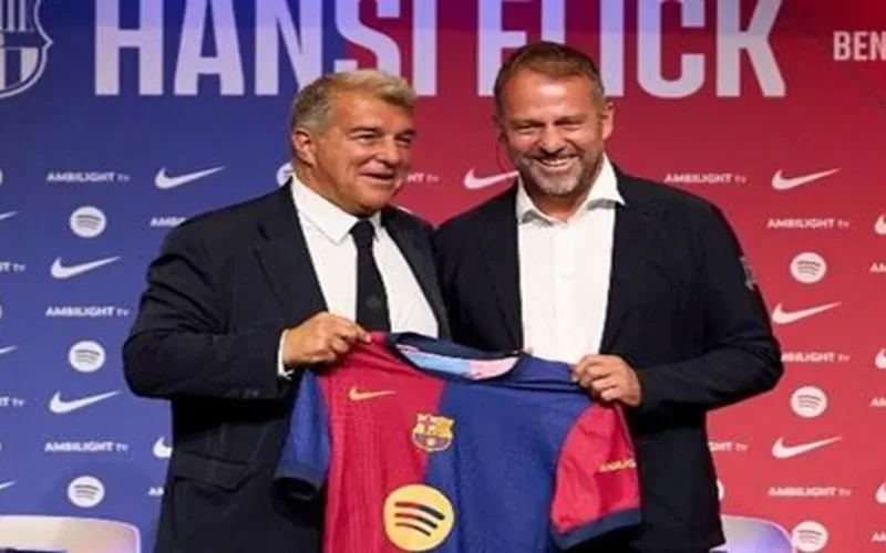 لابورتا يمدح فليك بكلمات قوية بعد تتويجه بجائزة أفضل مدرب 2025